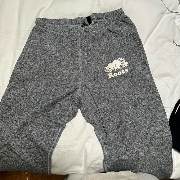Roots salt and pepper grey sweatpants. - Picture 3 of 3